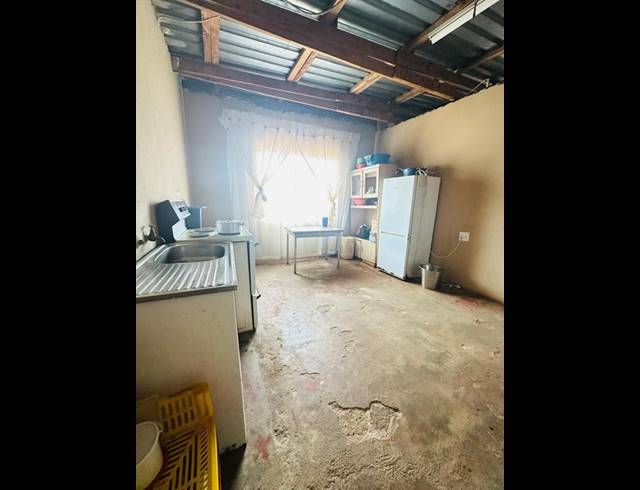 3 BEDROOM HOUSE FOR SALE IN SIMUNYE